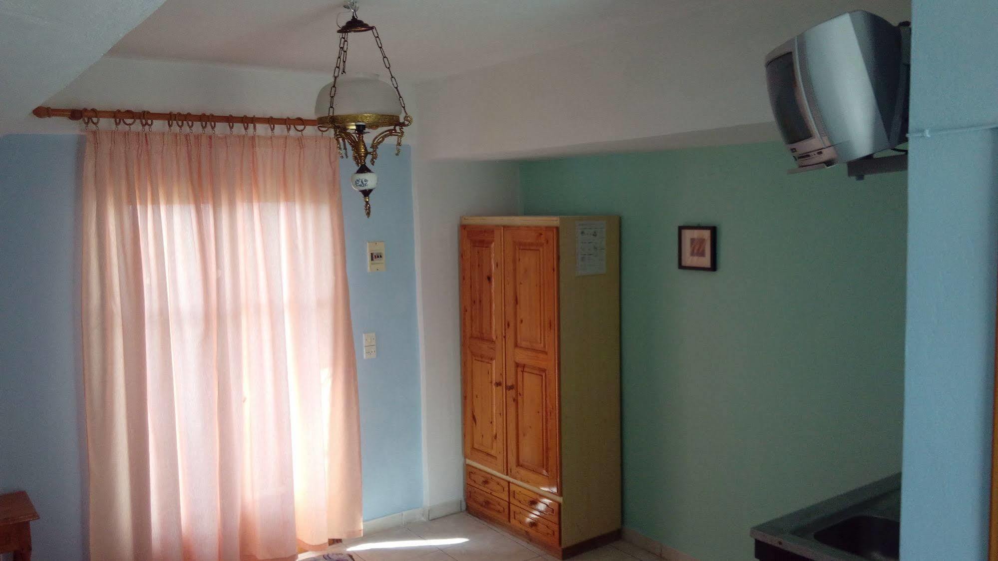 Anessis Cosmos Aparthotel Anaxos Bagian luar foto