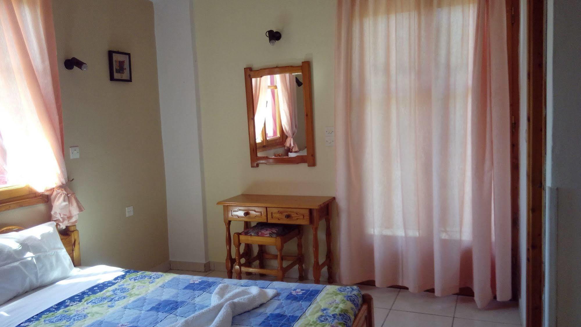 Anessis Cosmos Aparthotel Anaxos Bagian luar foto