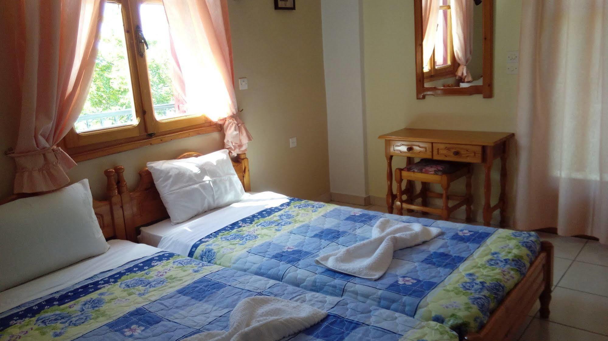 Anessis Cosmos Aparthotel Anaxos Bagian luar foto