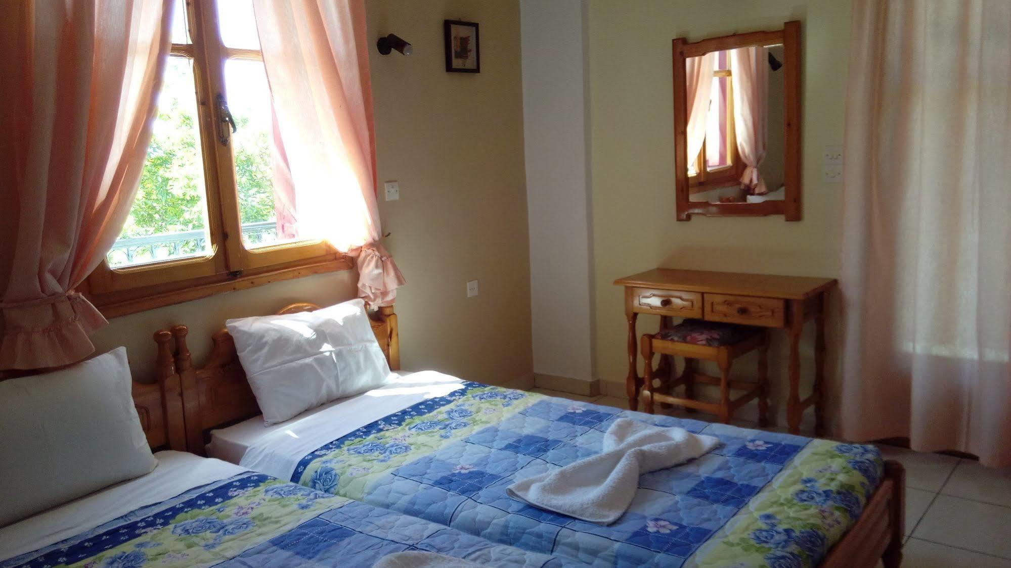 Anessis Cosmos Aparthotel Anaxos Bagian luar foto