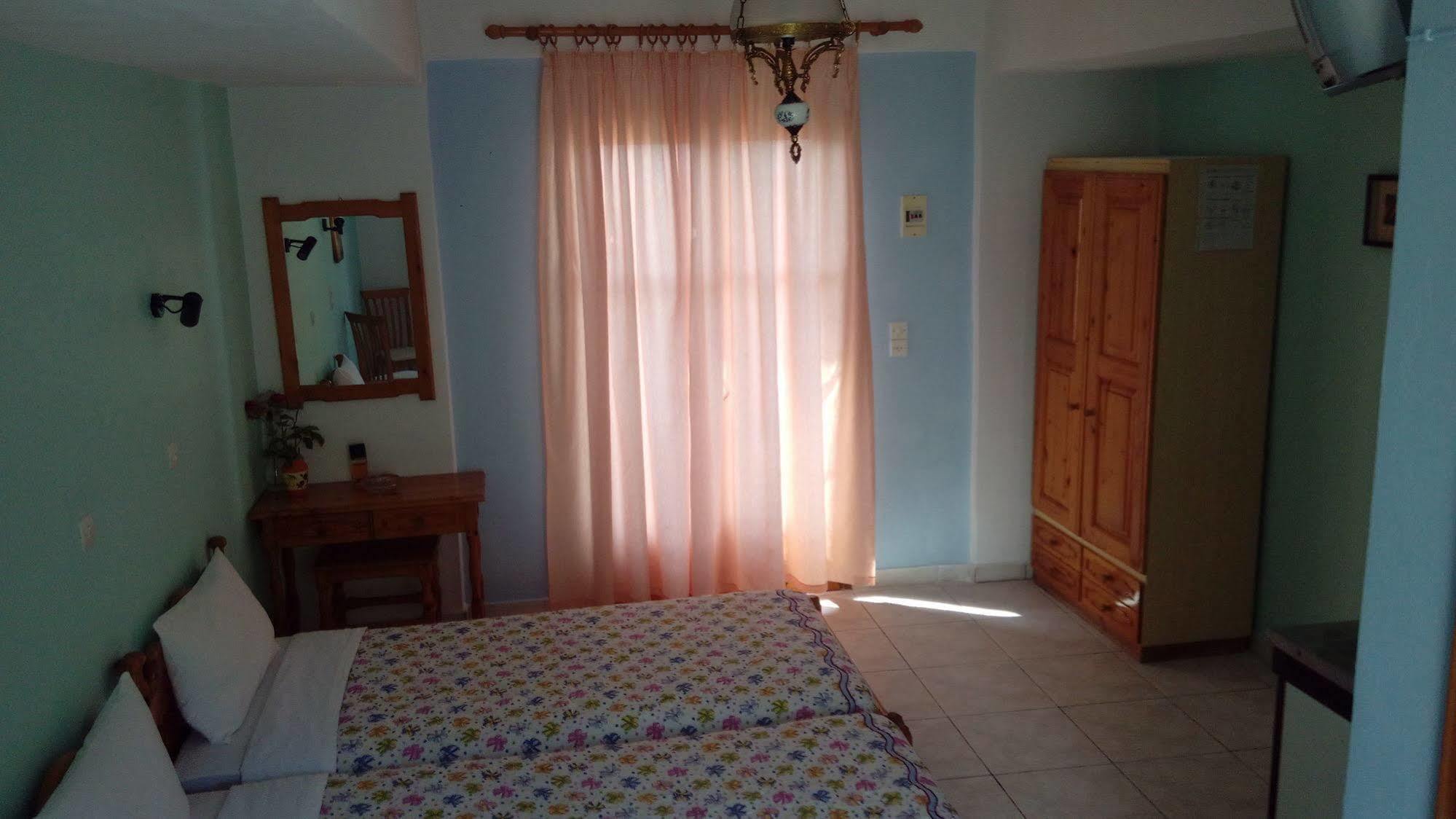 Anessis Cosmos Aparthotel Anaxos Bagian luar foto