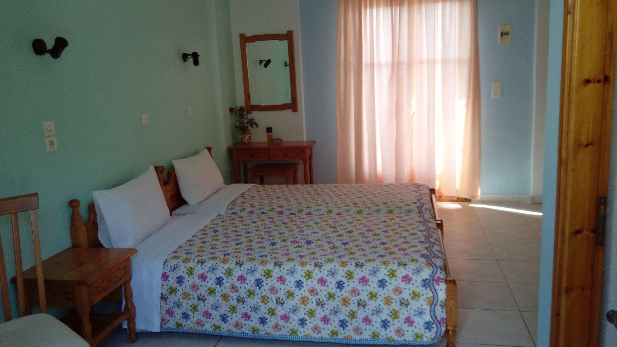 Anessis Cosmos Aparthotel Anaxos Bagian luar foto